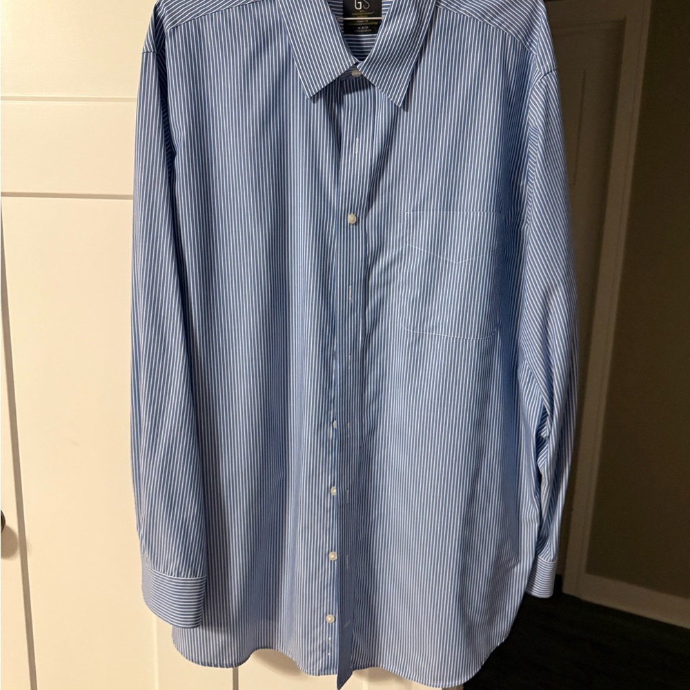 Casual Blue Button Down Shirt with Crisp Fabric